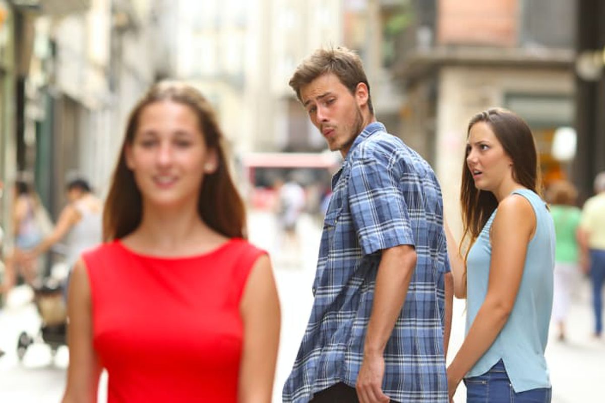 Distracted Boyfriend meme about Armra